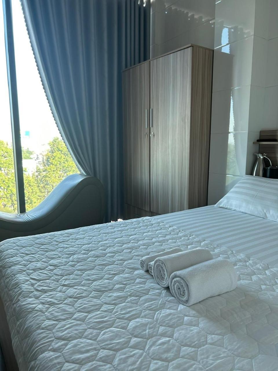 Hotel Hong Cam Trung An 외부 사진